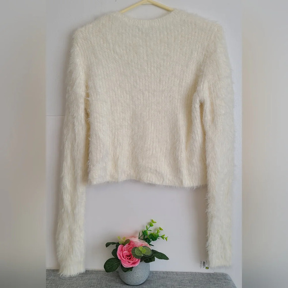 Zara Crop Top Fluffy Pullover‎ White Ivory, Size L - Picture 3 of 6